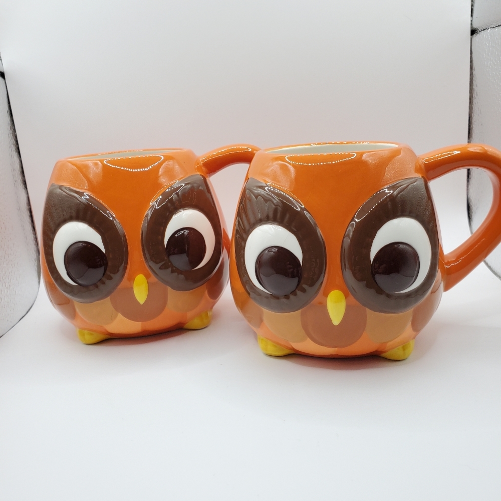 Two Mesa Home Products Big Eyed Owl Coffee Mugs Orange Brown Ceramic Left Handed
